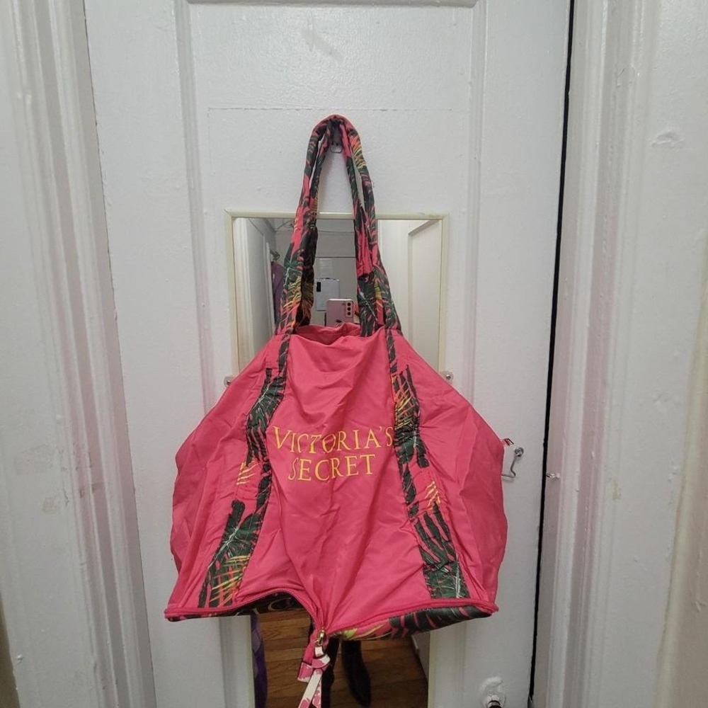 Victoria's Secret Packabke Tote weekend travel summer vacation